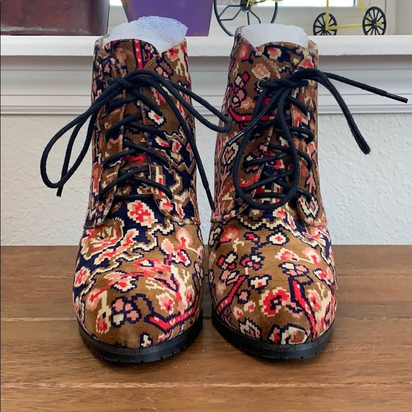 Urban Outfitters Shoes - Final Price Urban Outfitters Kimchi Blue wedge